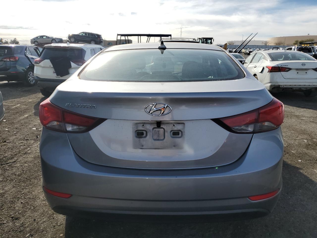 2015 HYUNDAI ELANTRA SE - Image 6