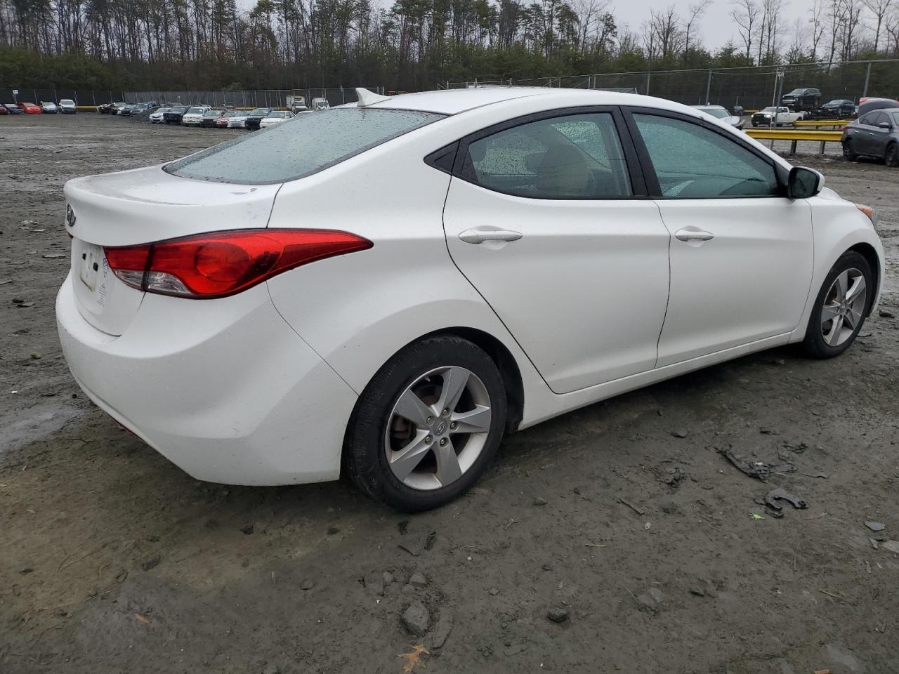 2013 HYUNDAI ELANTRA GL - Image 3