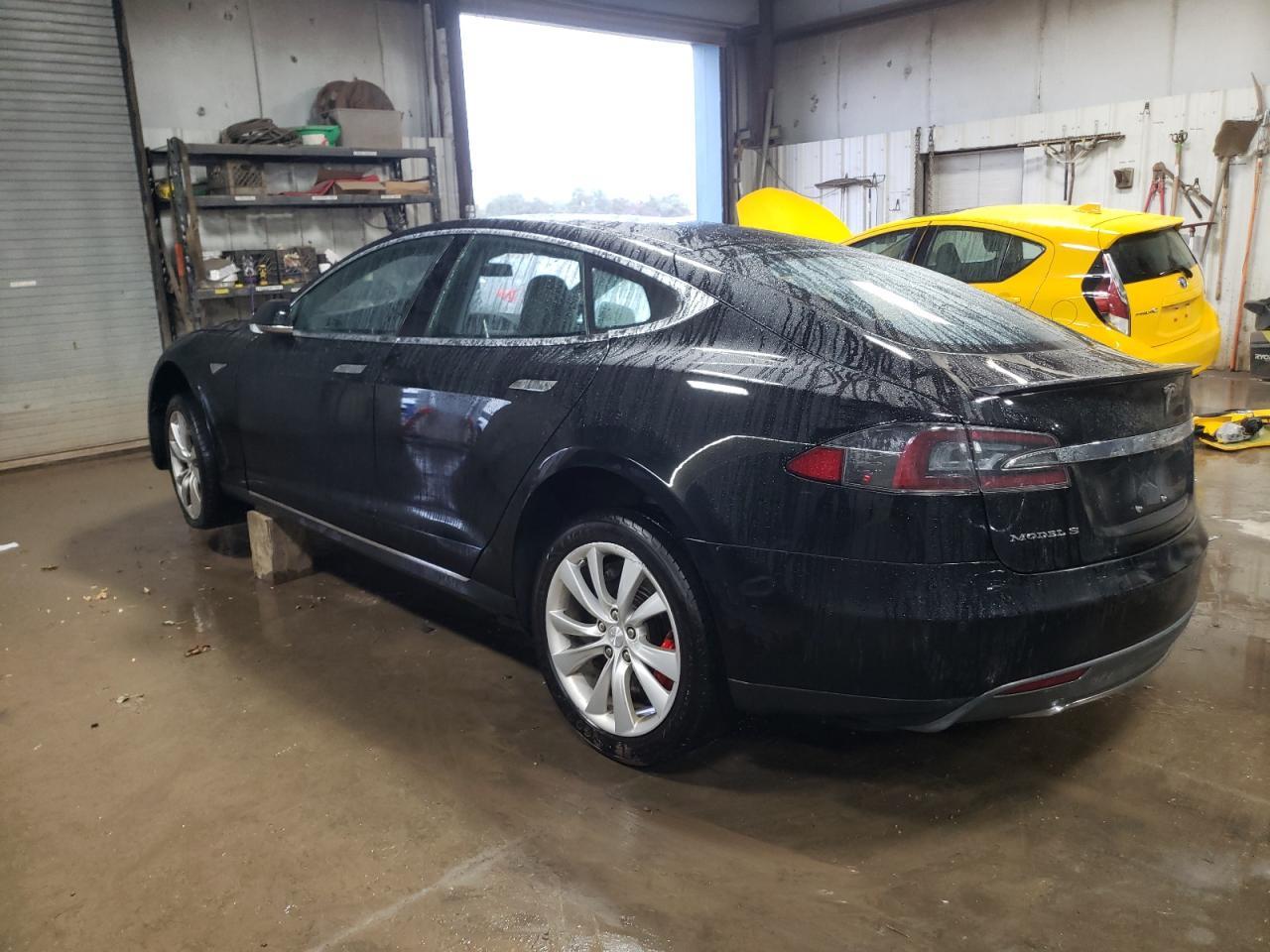2015 TESLA MODEL S P8 - Фото 2