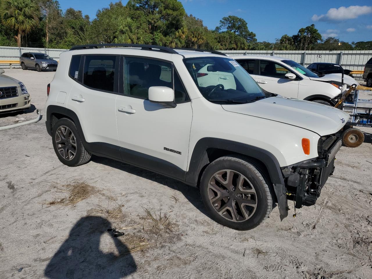 2016 JEEP RENEGADE L - Image 4