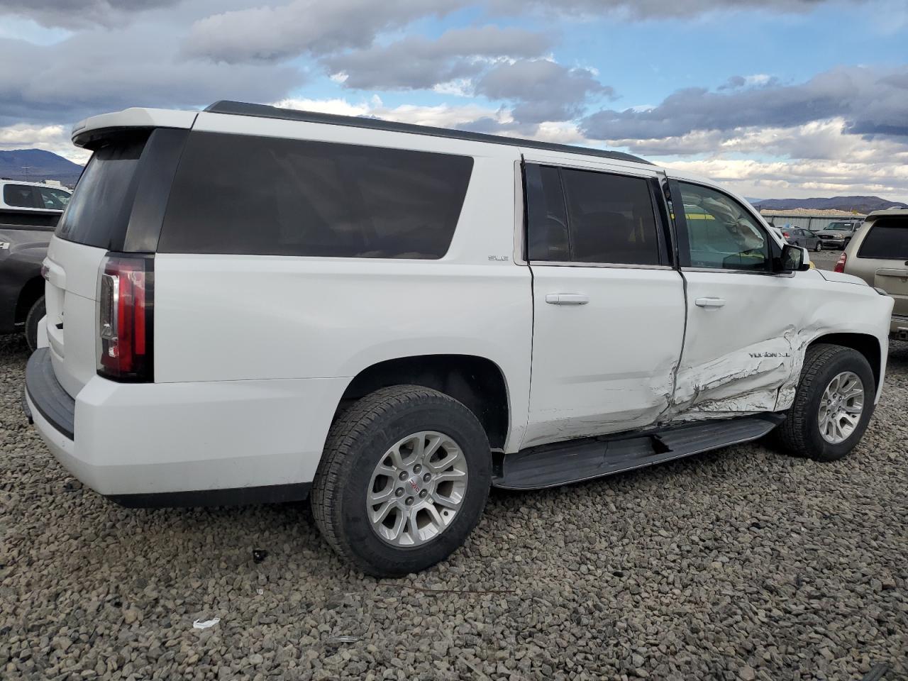 2016 GMC YUKON XL K - Фото 3