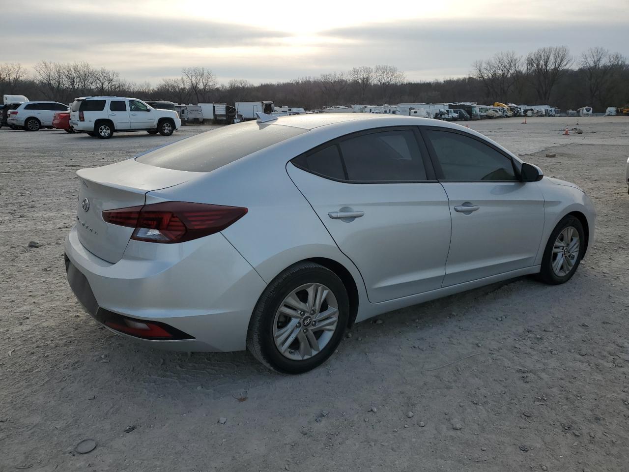 2019 HYUNDAI ELANTRA SE - Фото 3