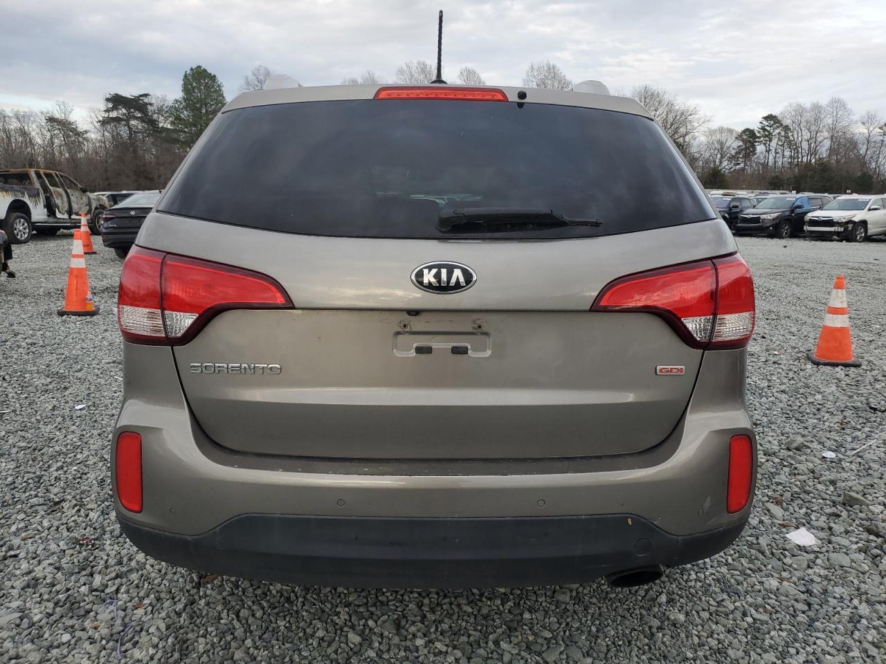 2015 KIA SORENTO LX - Image 6
