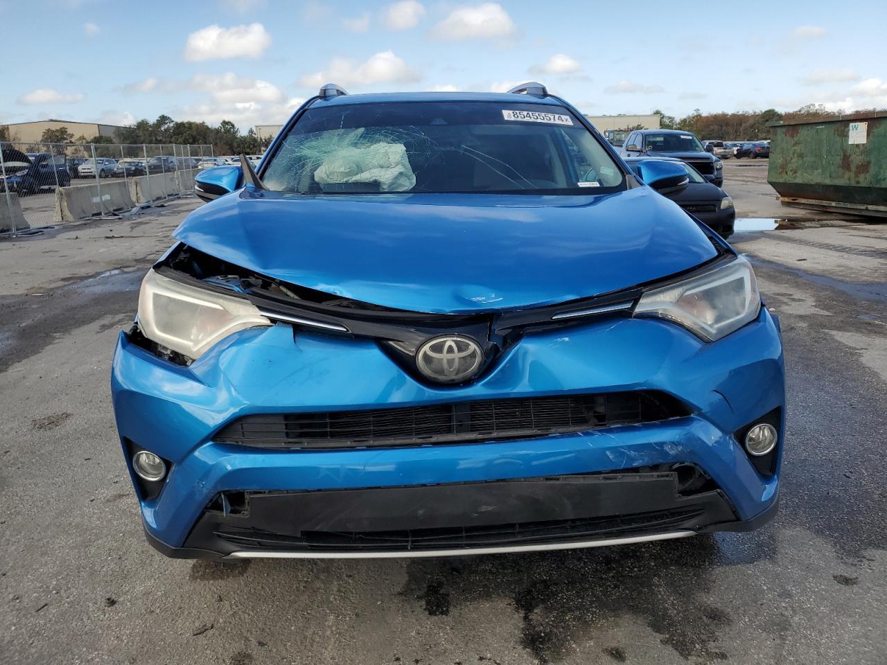 2017 TOYOTA RAV4 XLE - Image 5