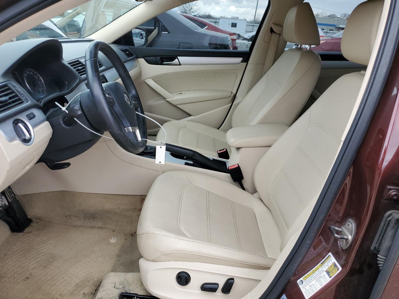 2013 VOLKSWAGEN PASSAT SE - Image 7