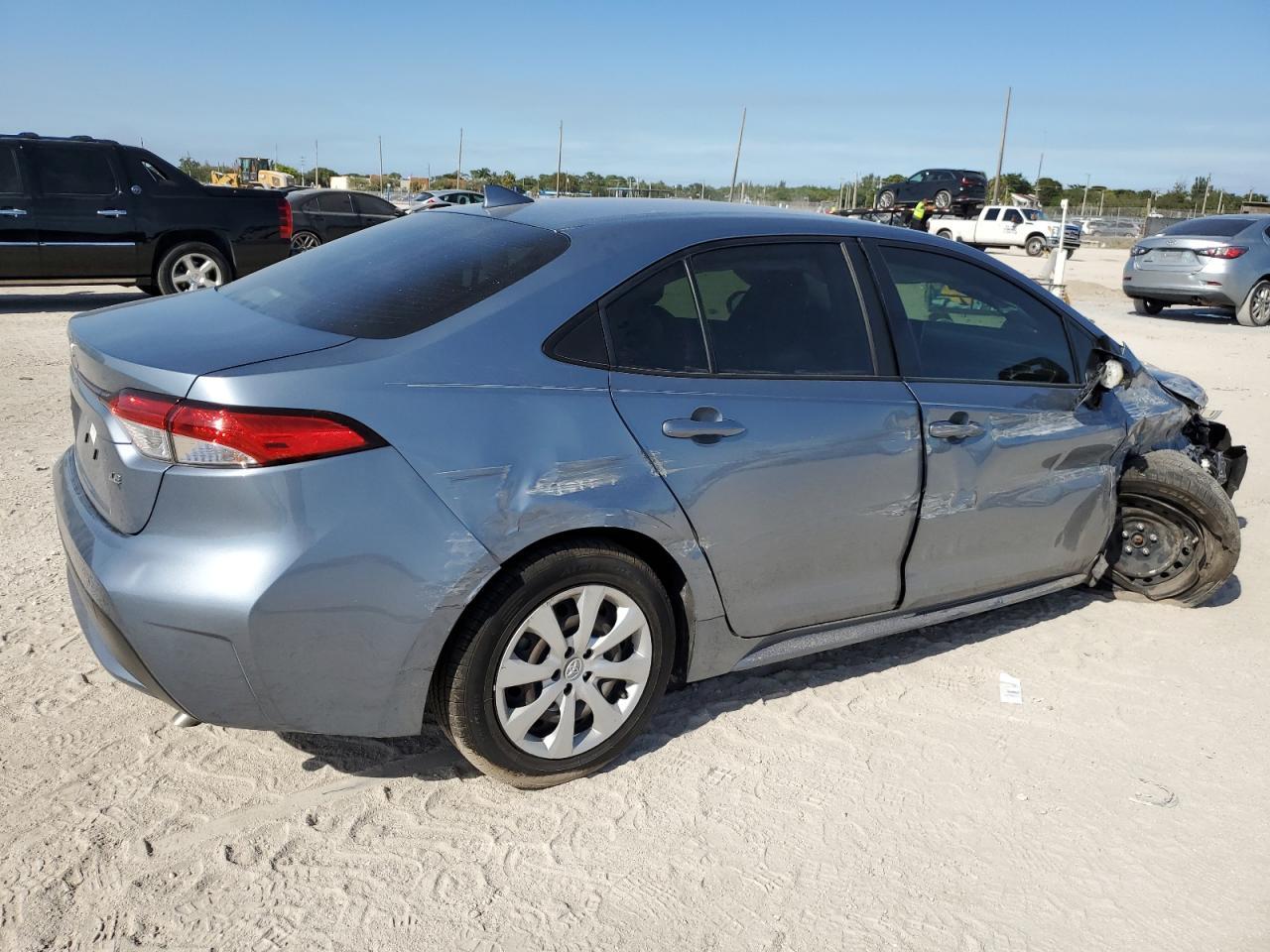 2021 TOYOTA COROLLA LE - Фото 3