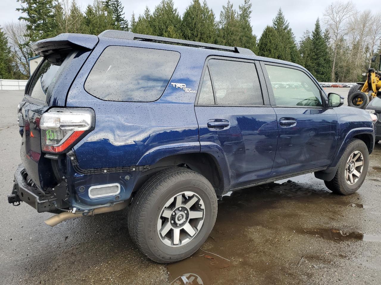 2024 TOYOTA 4RUNNER SR - Image 3