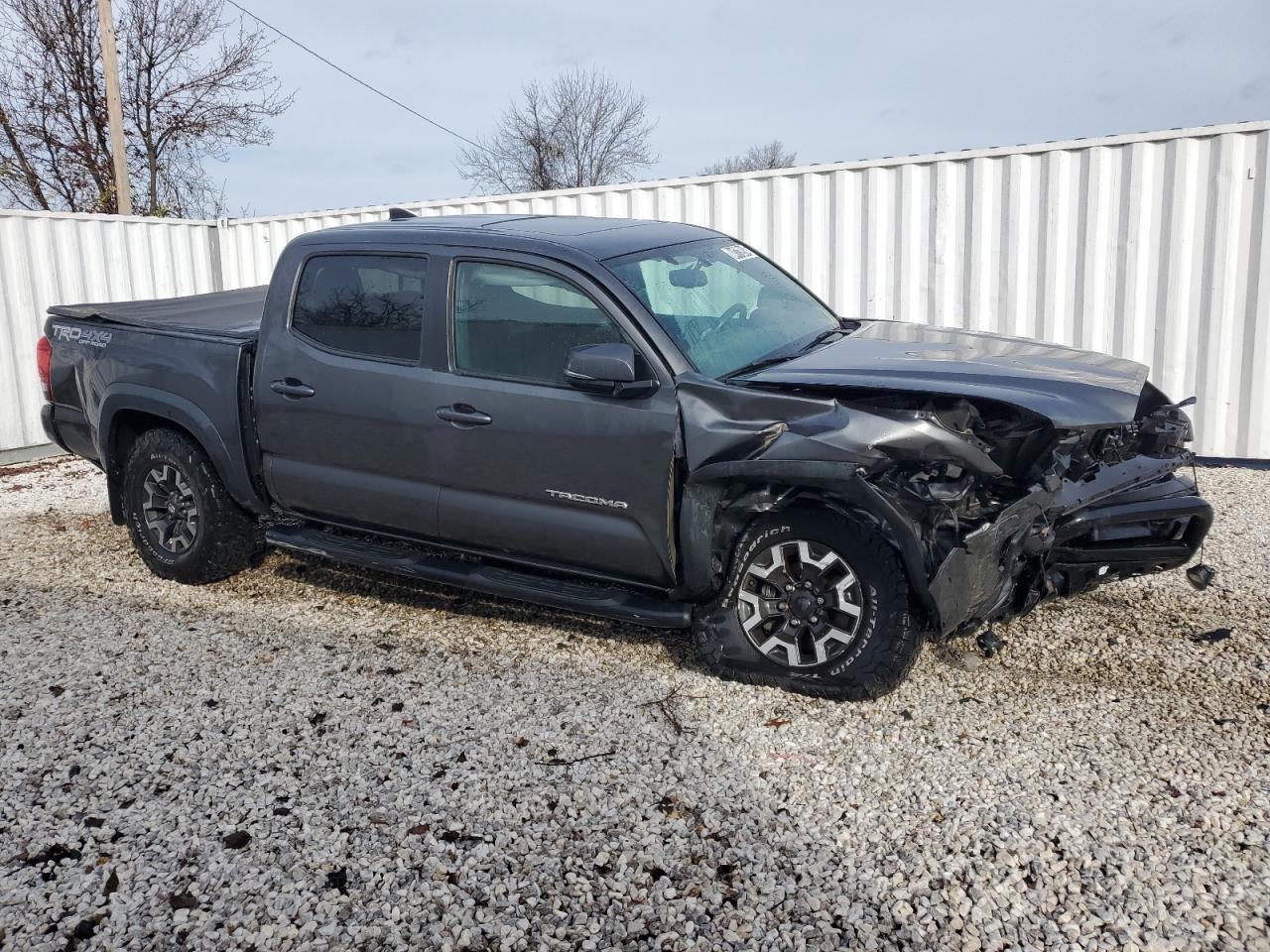 2017 TOYOTA TACOMA DOU - Фото 4