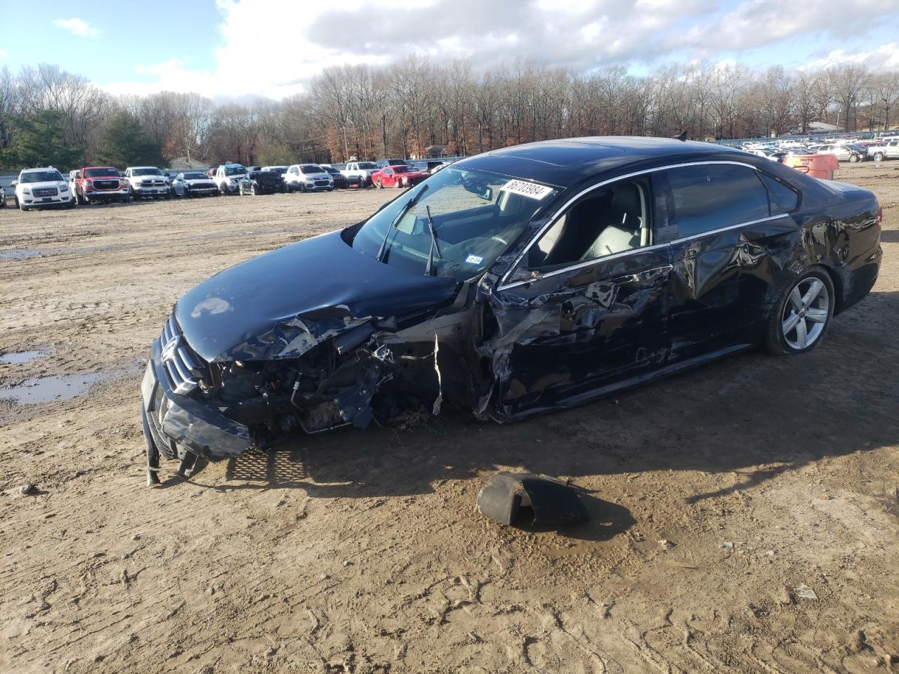 2013 VOLKSWAGEN PASSAT SE