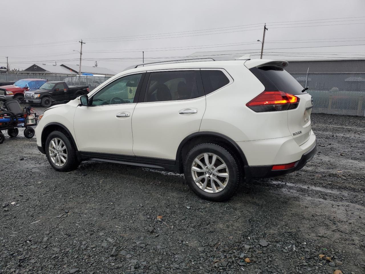 2017 NISSAN ROGUE SV - Фото 2