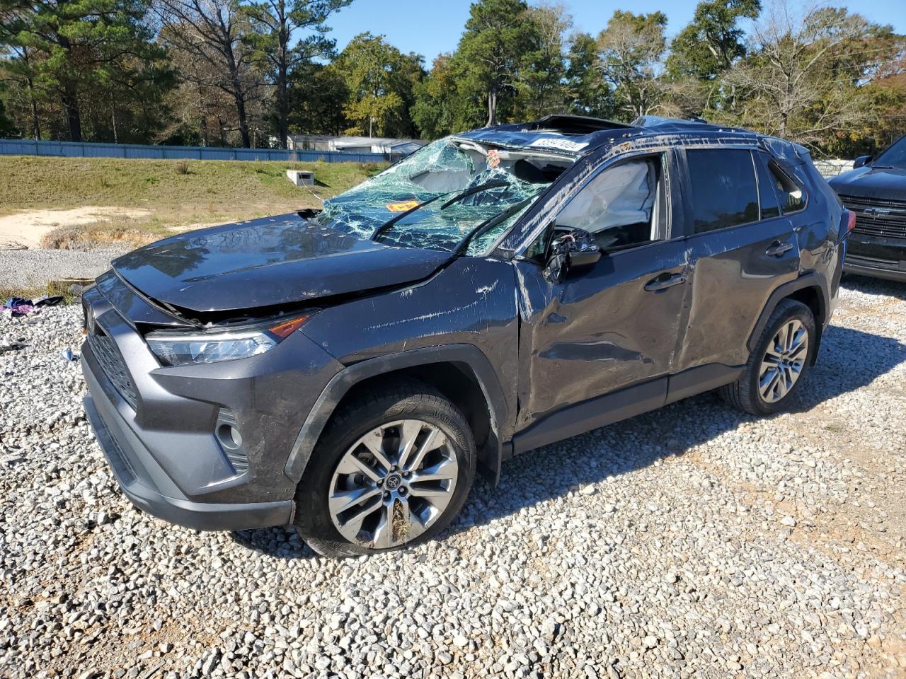 2020 TOYOTA RAV4 XLE P