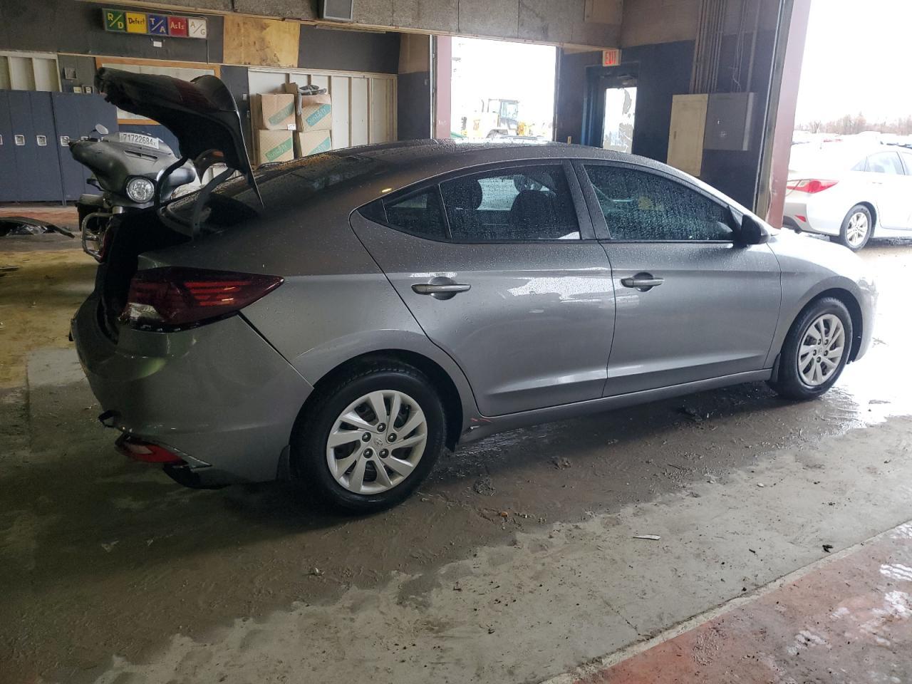 2019 HYUNDAI ELANTRA SE - Фото 3