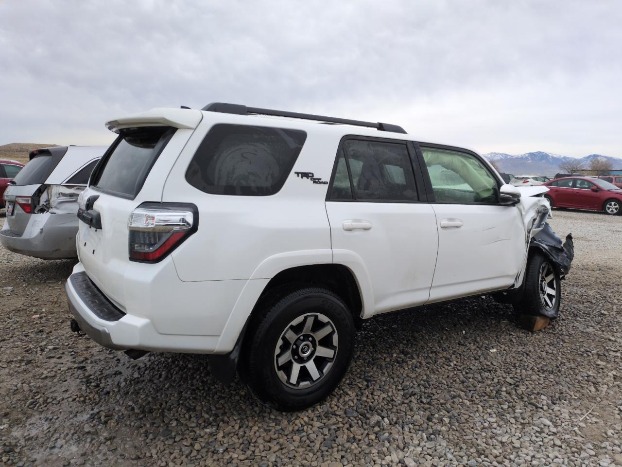 2022 TOYOTA 4RUNNER SR - Image 3