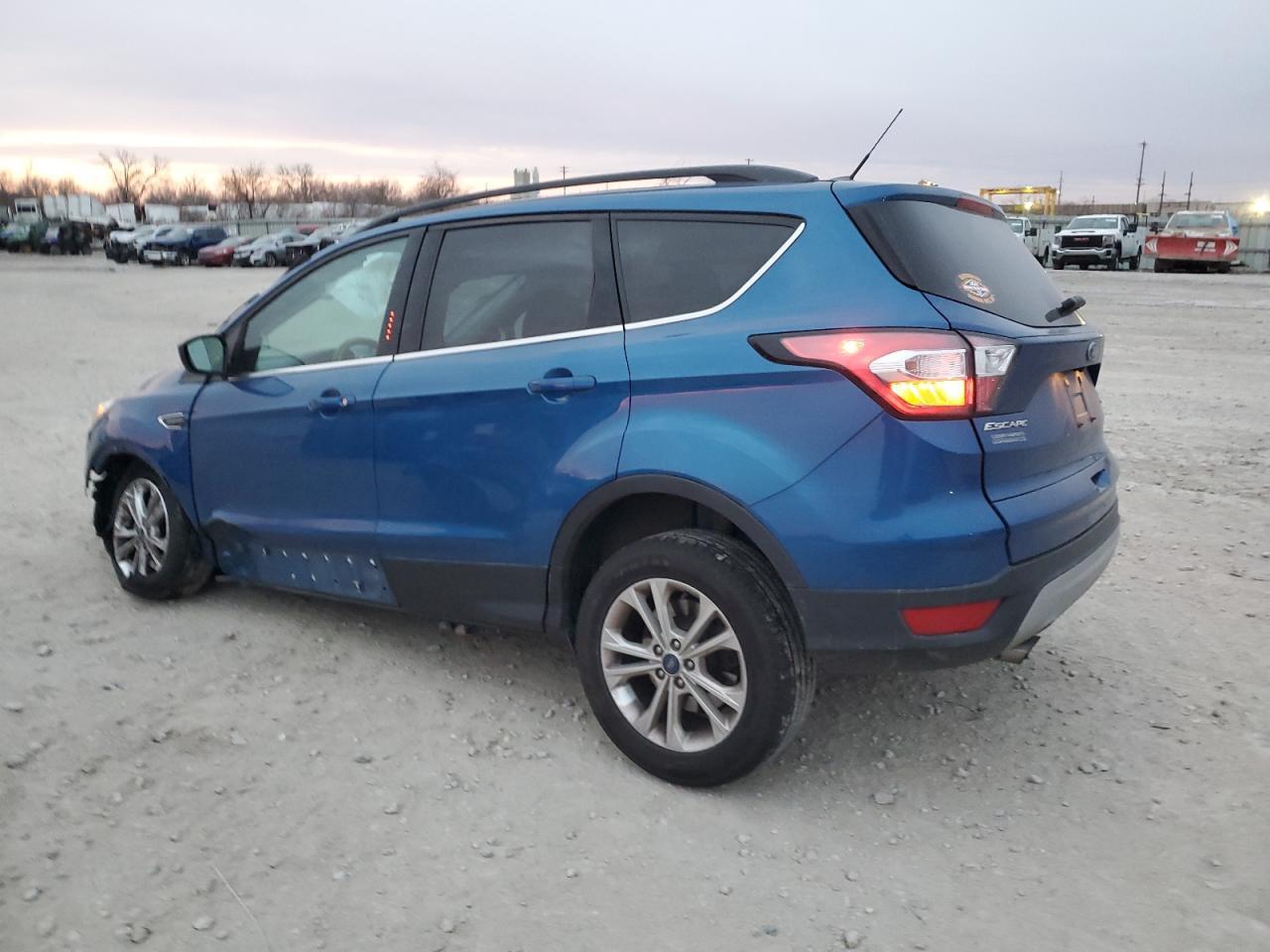 2017 FORD ESCAPE SE - Image 2