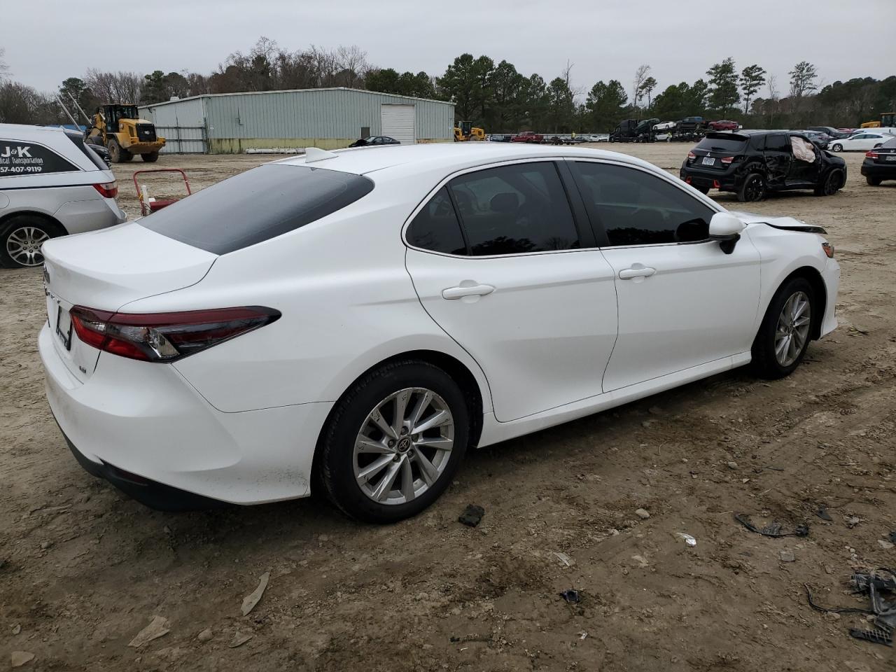 2023 TOYOTA CAMRY LE - Фото 3