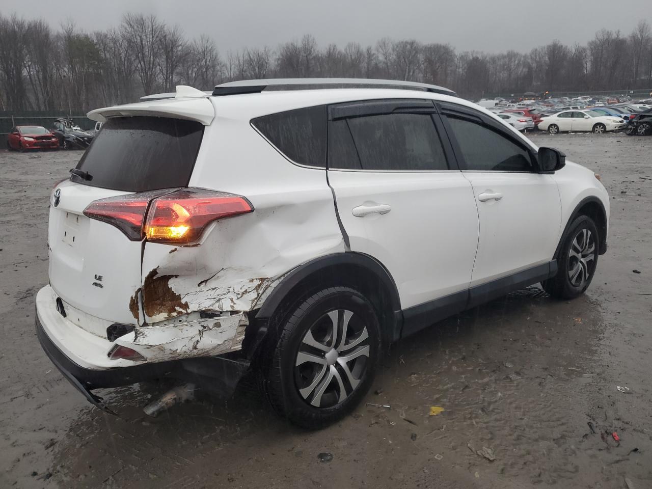 2017 TOYOTA RAV4 LE - Фото 3
