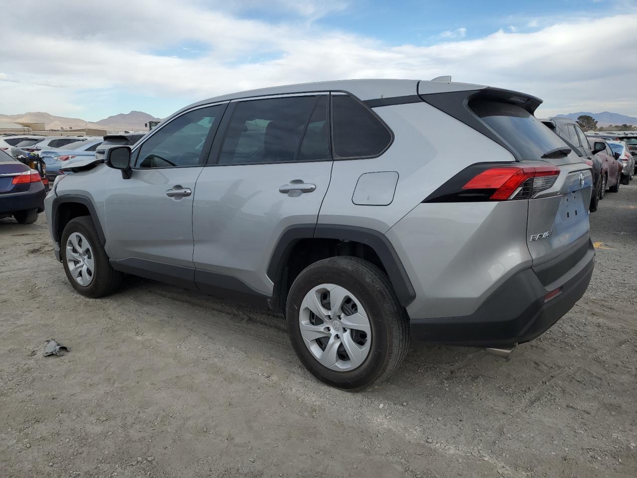 2023 TOYOTA RAV4 LE - Фото 2