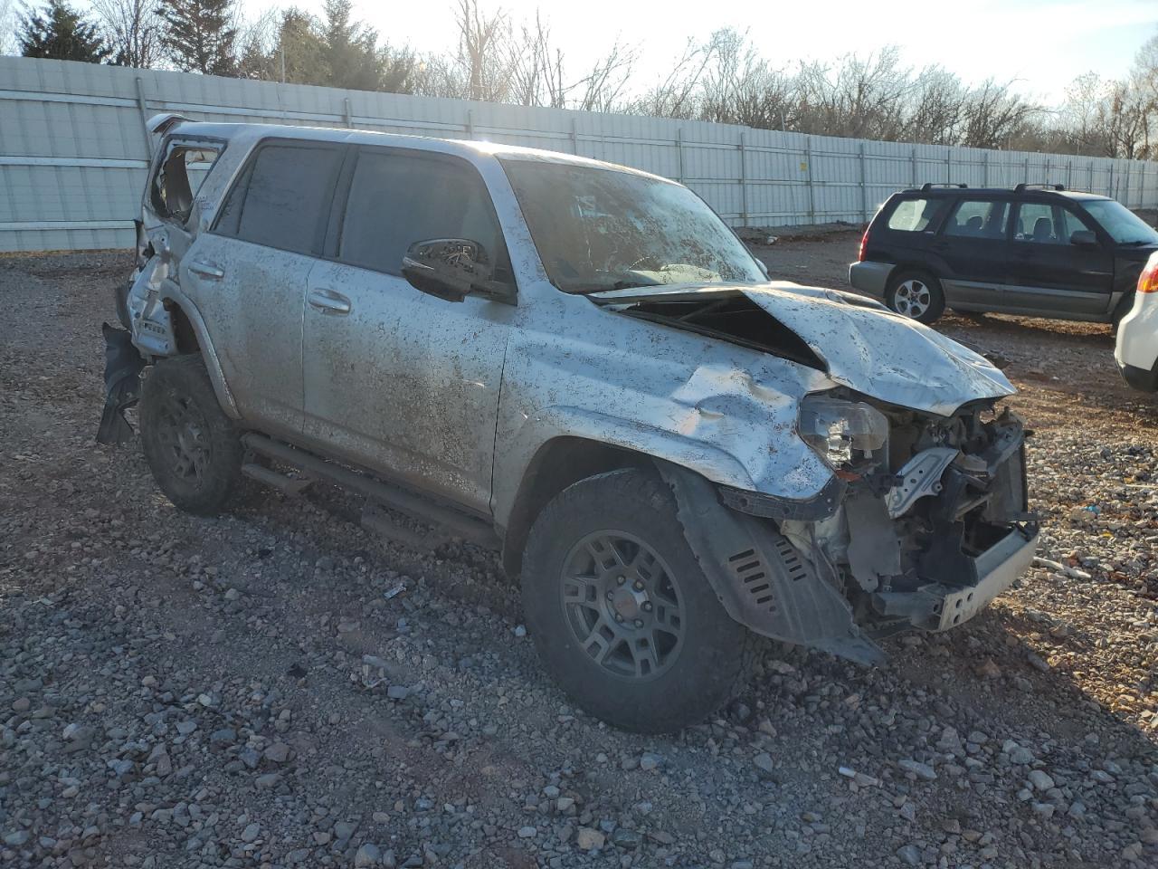 2018 TOYOTA 4RUNNER SR - Image 4