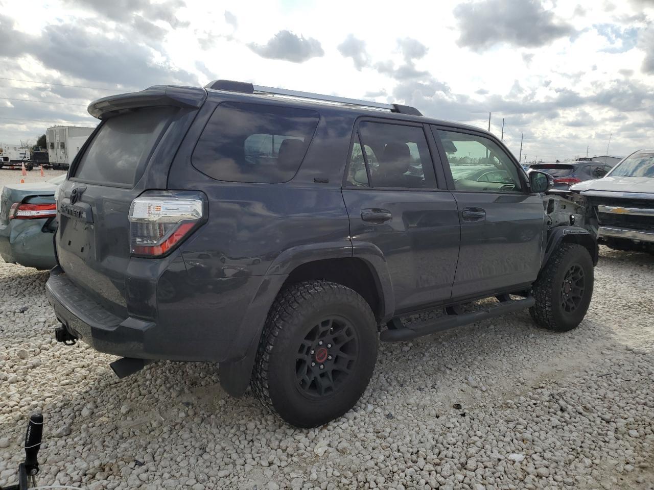 2024 TOYOTA 4RUNNER SR - Фото 3