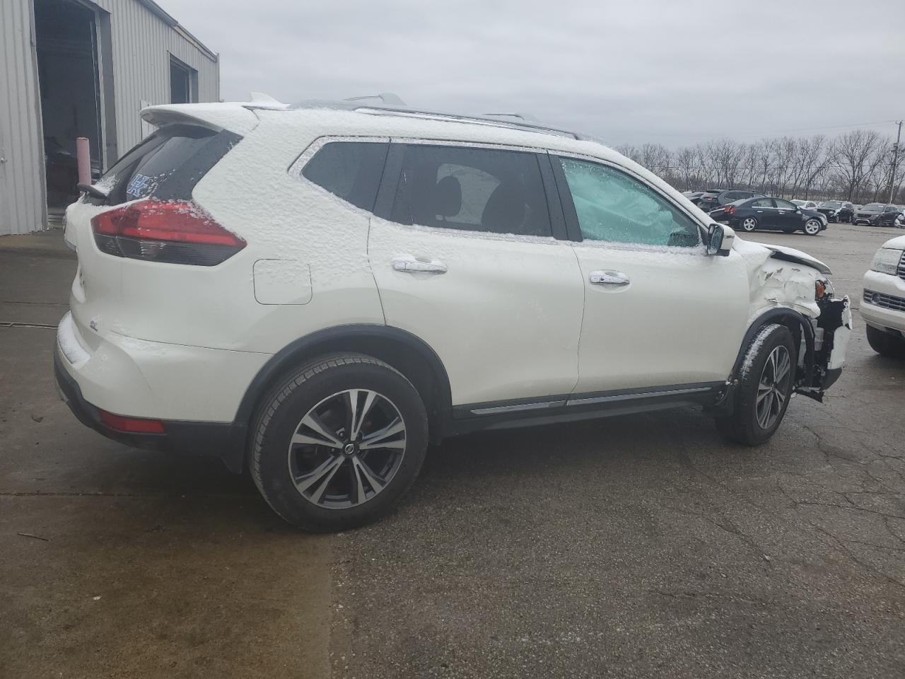 2017 NISSAN ROGUE S - Фото 3