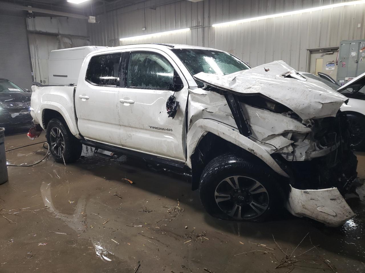 2018 TOYOTA TACOMA DOU - Фото 4