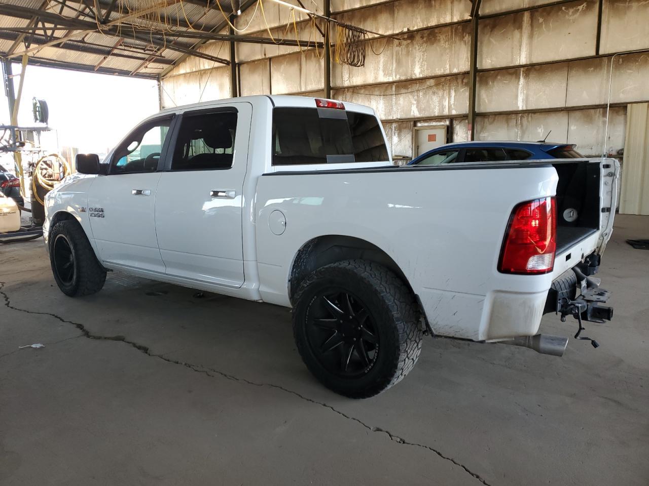2017 RAM 1500 SLT - Фото 2