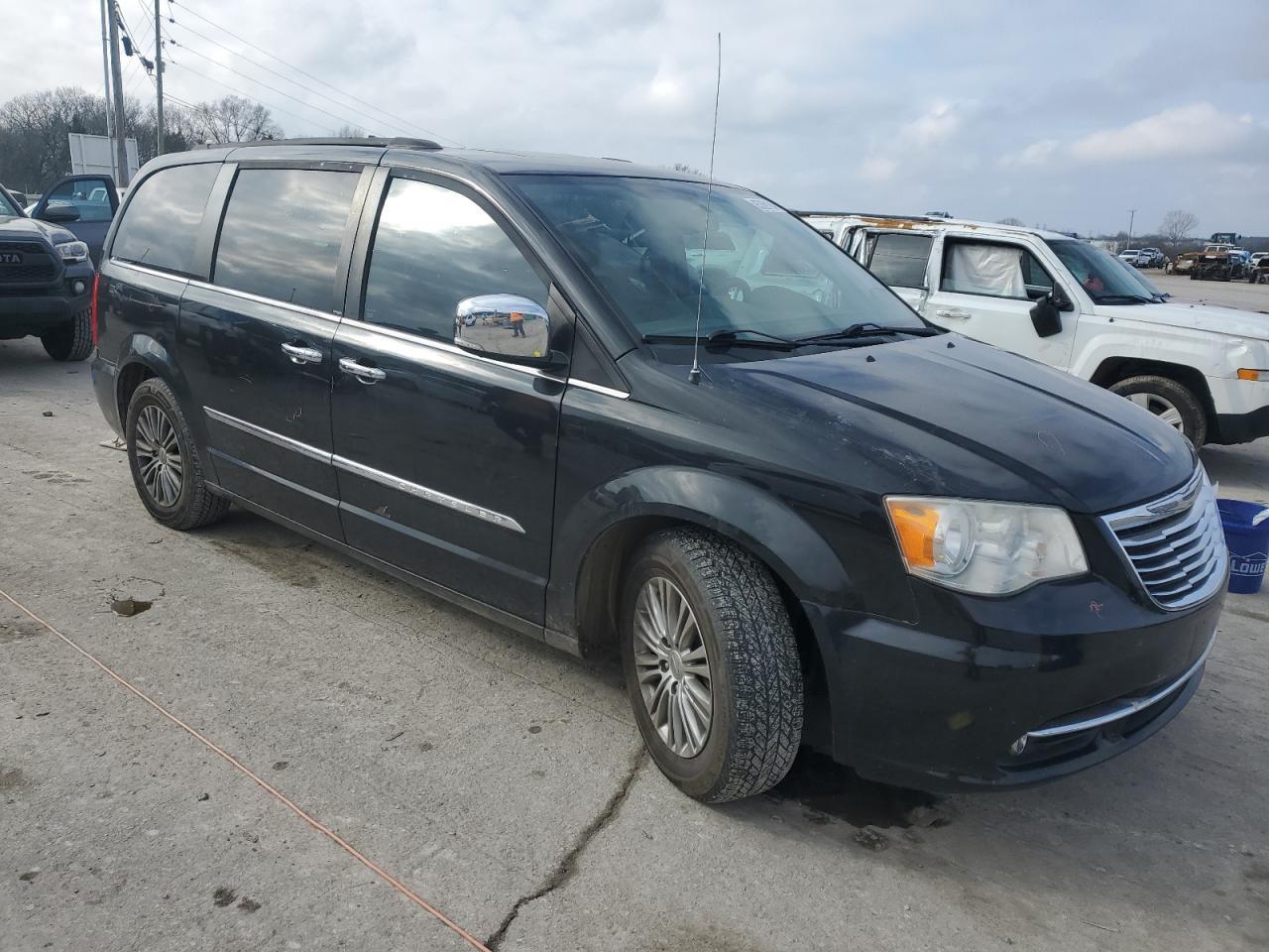 2014 CHRYSLER TOWN & COU - Image 4