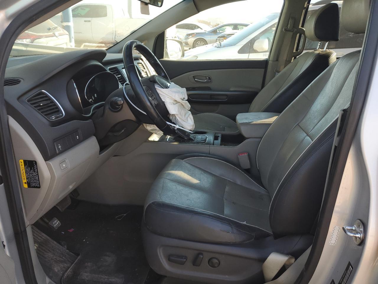 2017 KIA SEDONA LX - Image 7