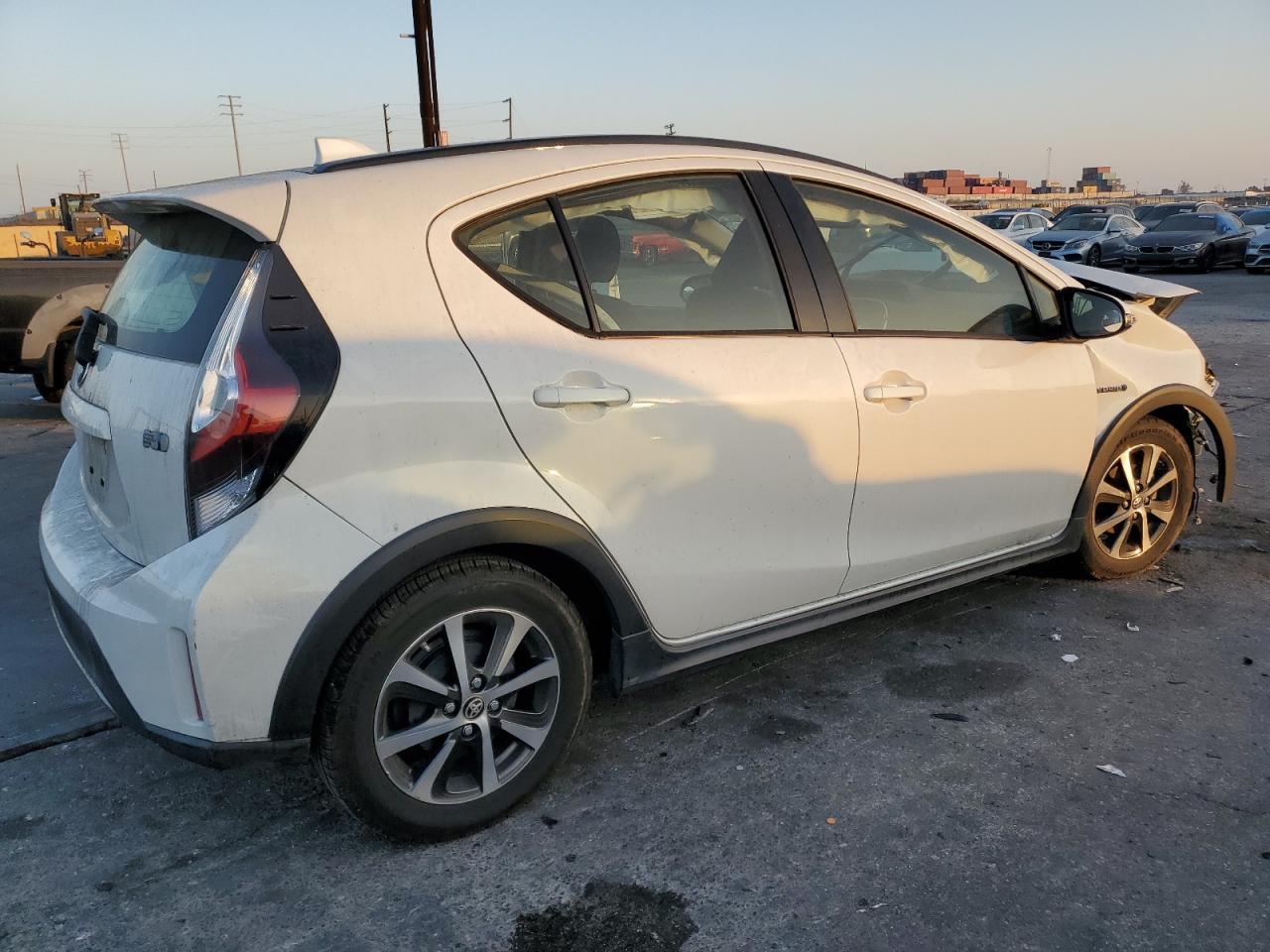 2018 TOYOTA PRIUS C - Фото 3