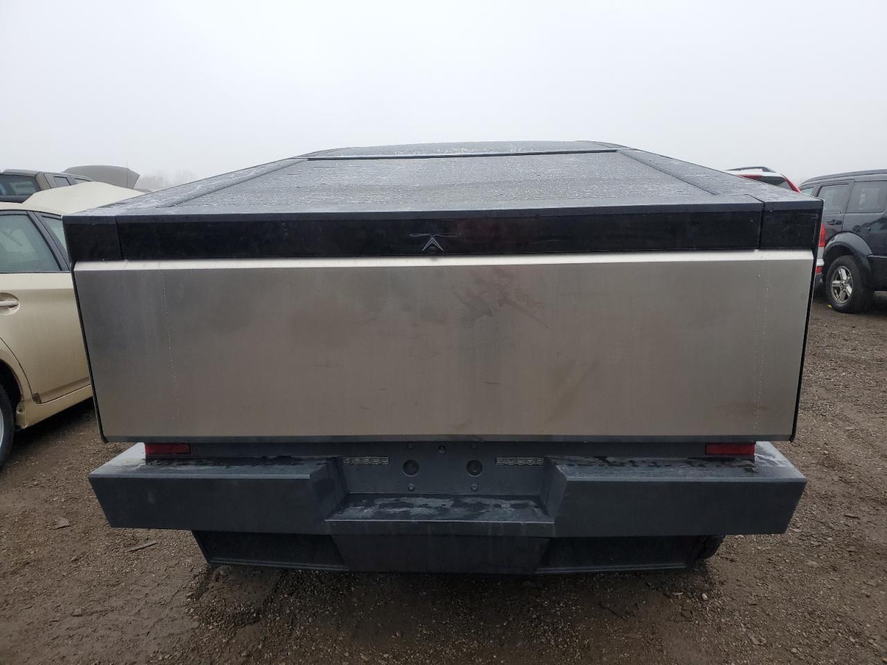 2024 TESLA CYBERTRUCK - Image 6