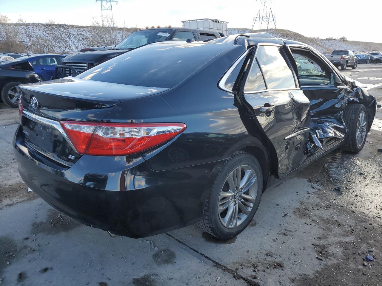 2015 TOYOTA CAMRY LE - Фото 3
