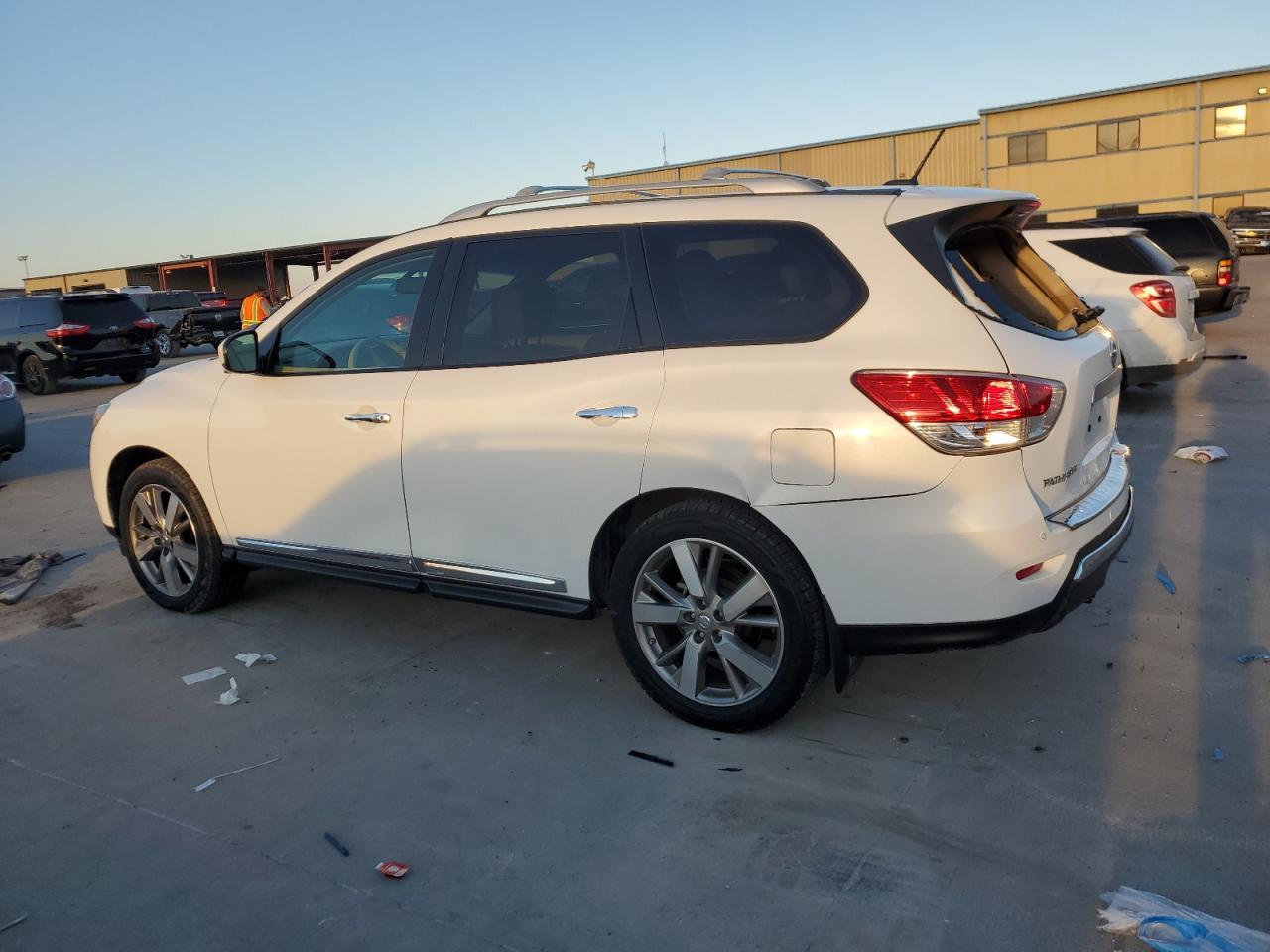 2013 NISSAN PATHFINDER - Image 2
