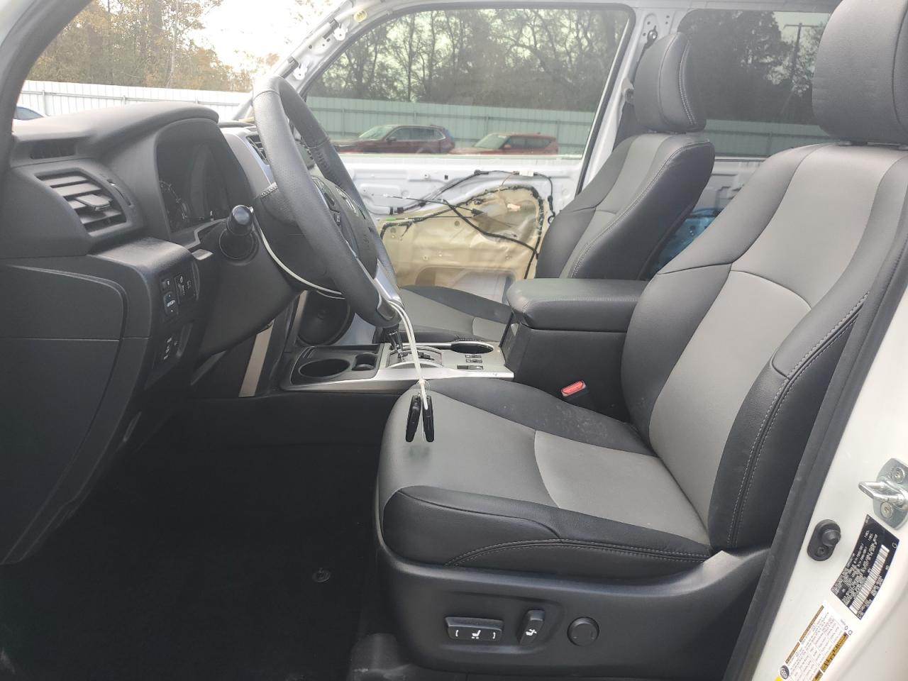 2022 TOYOTA 4RUNNER SR - Image 7