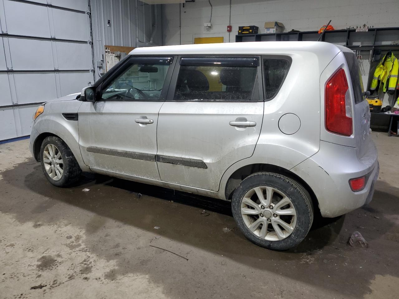 2013 KIA SOUL + - Image 2