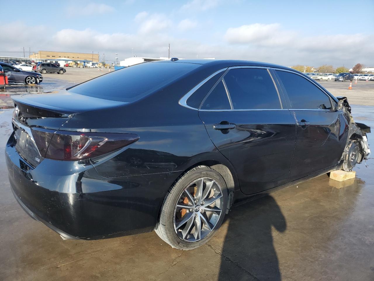2017 TOYOTA CAMRY LE - Image 3