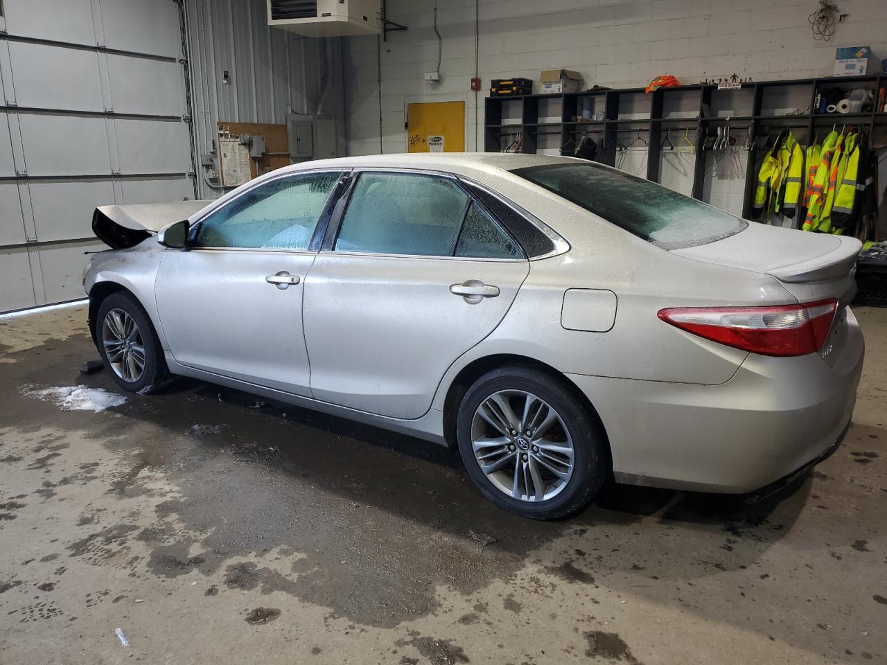 2016 TOYOTA CAMRY LE - Image 2
