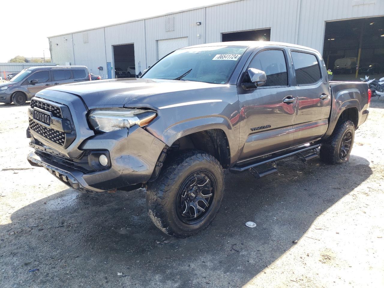 2017 TOYOTA TACOMA DOU