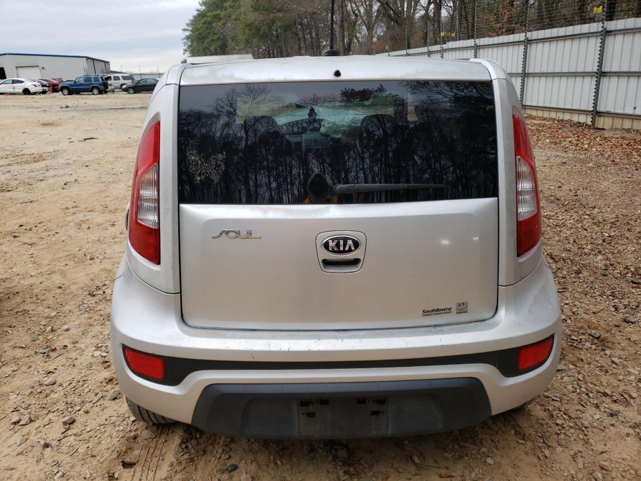 2013 KIA SOUL + - Image 6