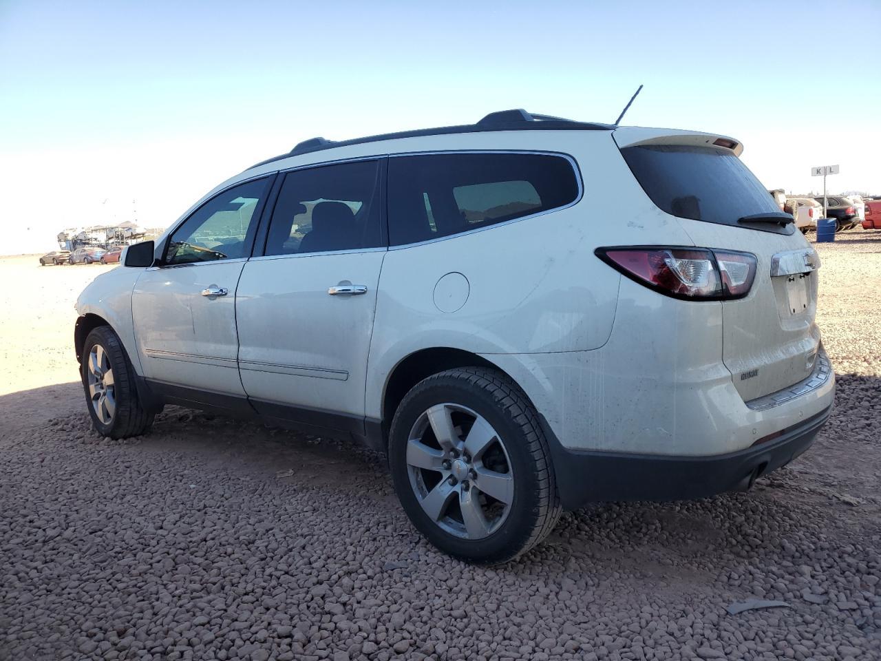 2014 CHEVROLET TRAVERSE L - Image 2