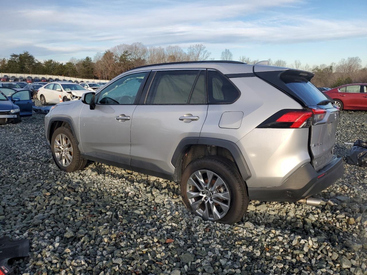 2020 TOYOTA RAV4 XLE P - Фото 2