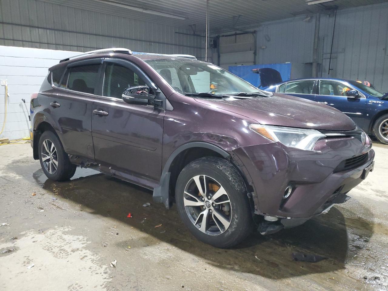 2017 TOYOTA RAV4 XLE - Фото 4