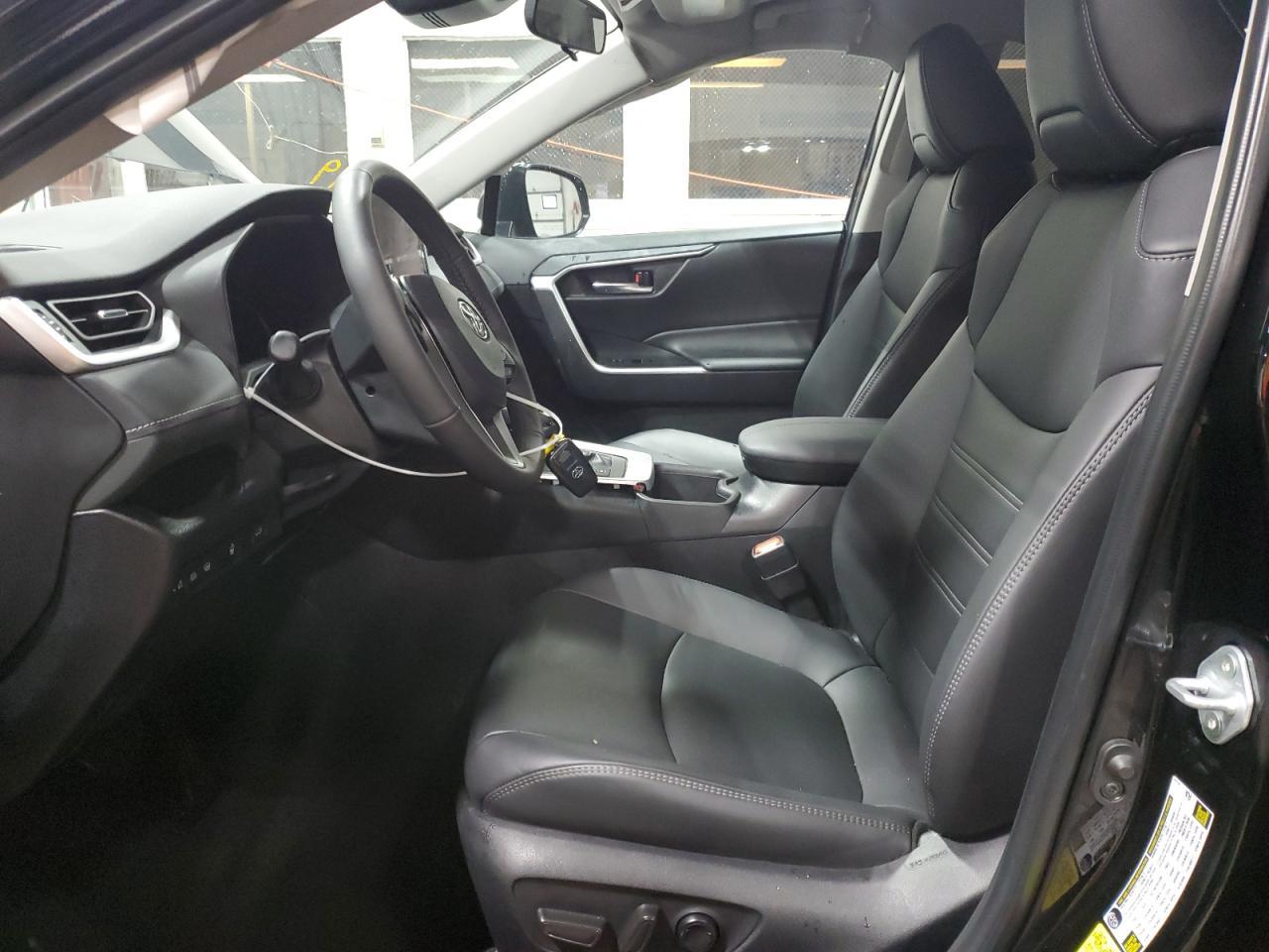 2024 TOYOTA RAV4 XLE P - Фото 7