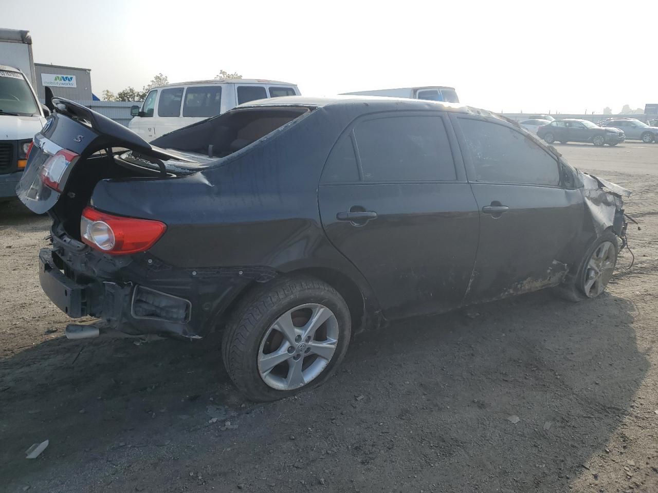 2013 TOYOTA COROLLA BA - Фото 3