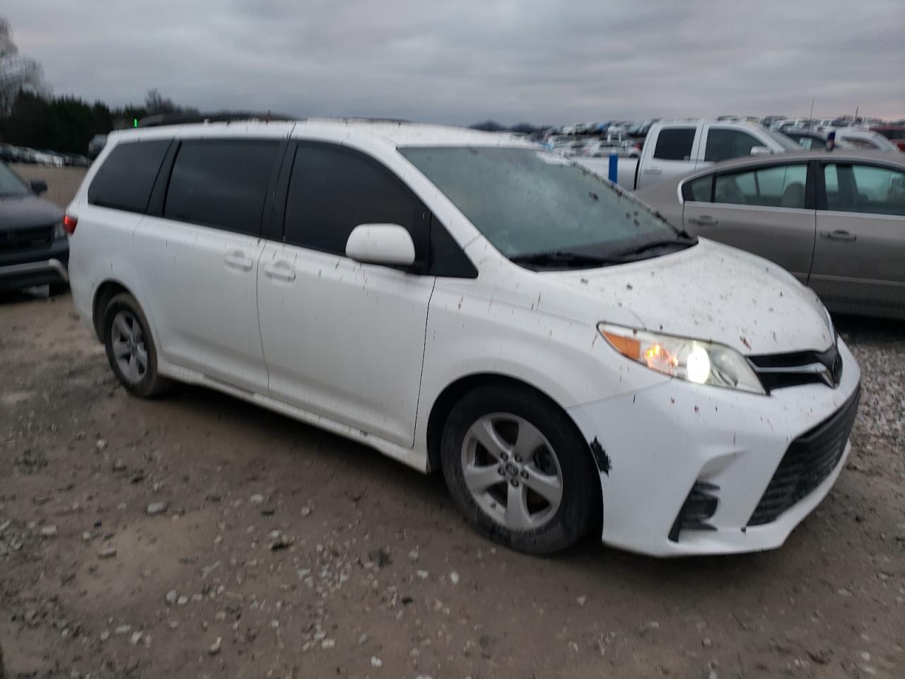 2020 TOYOTA SIENNA LE - Image 4