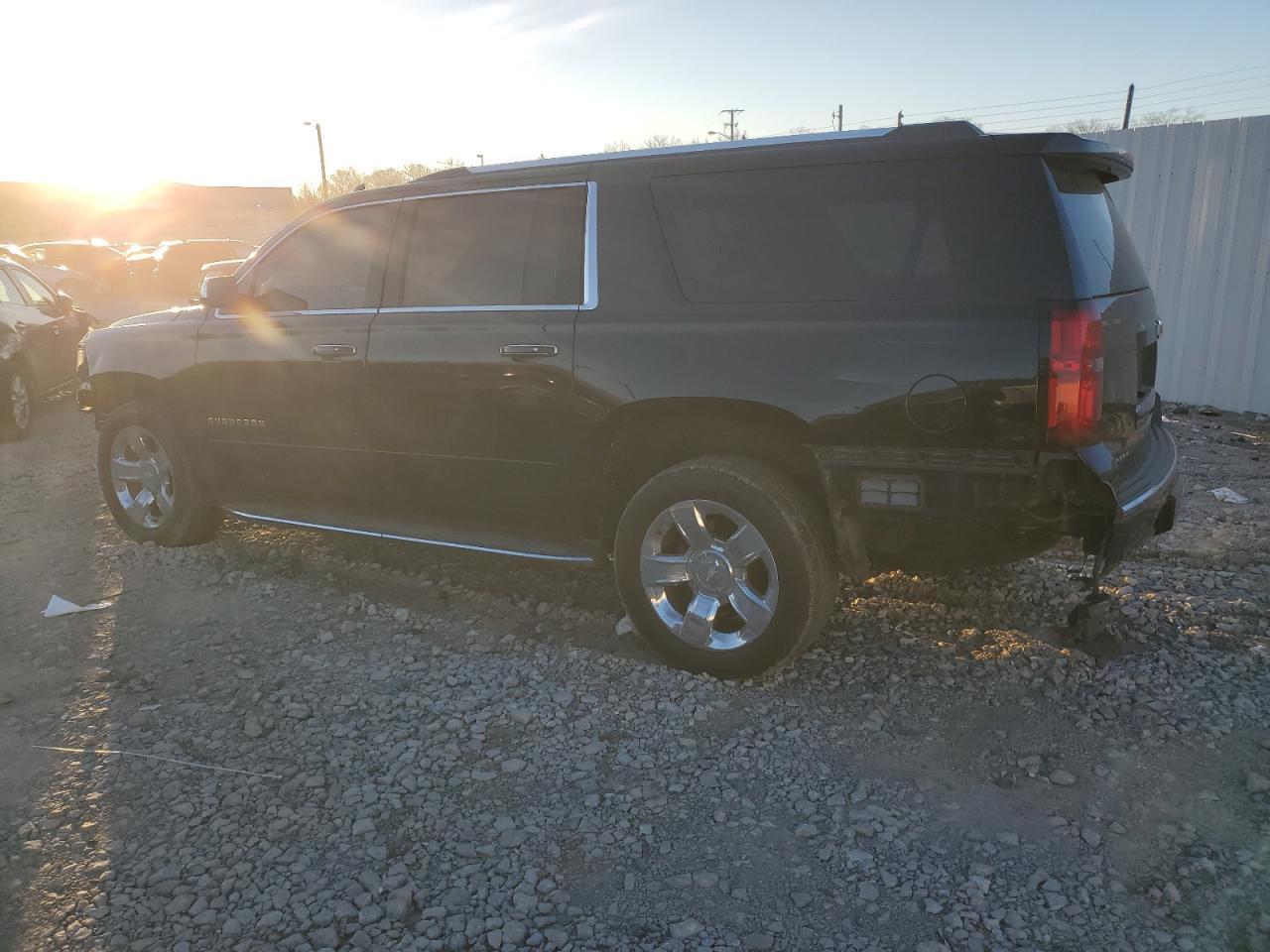 2017 CHEVROLET SUBURBAN K - Фото 2