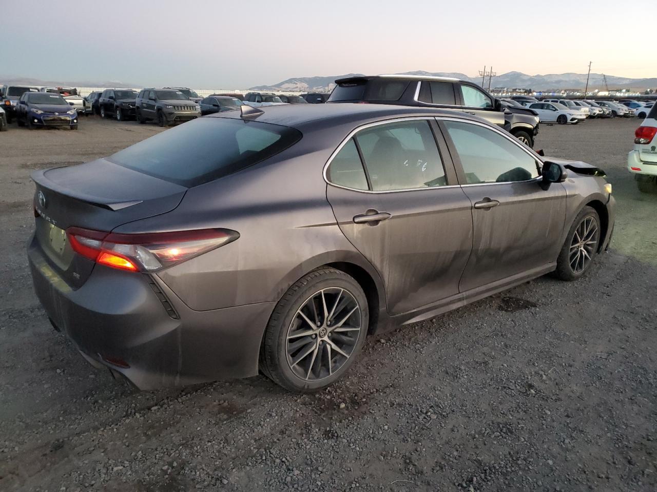2021 TOYOTA CAMRY SE - Фото 3