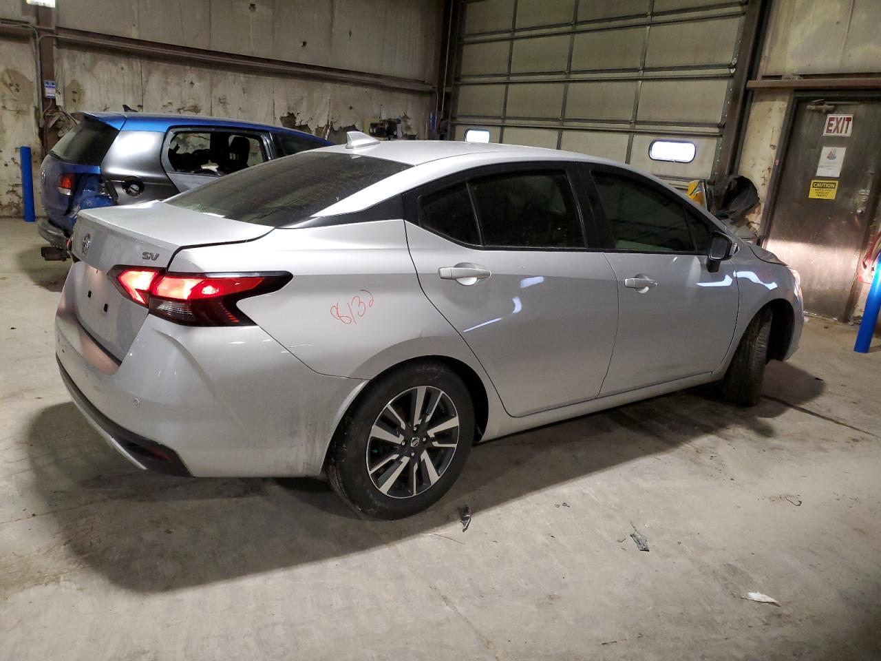 2021 NISSAN VERSA SV - Фото 3