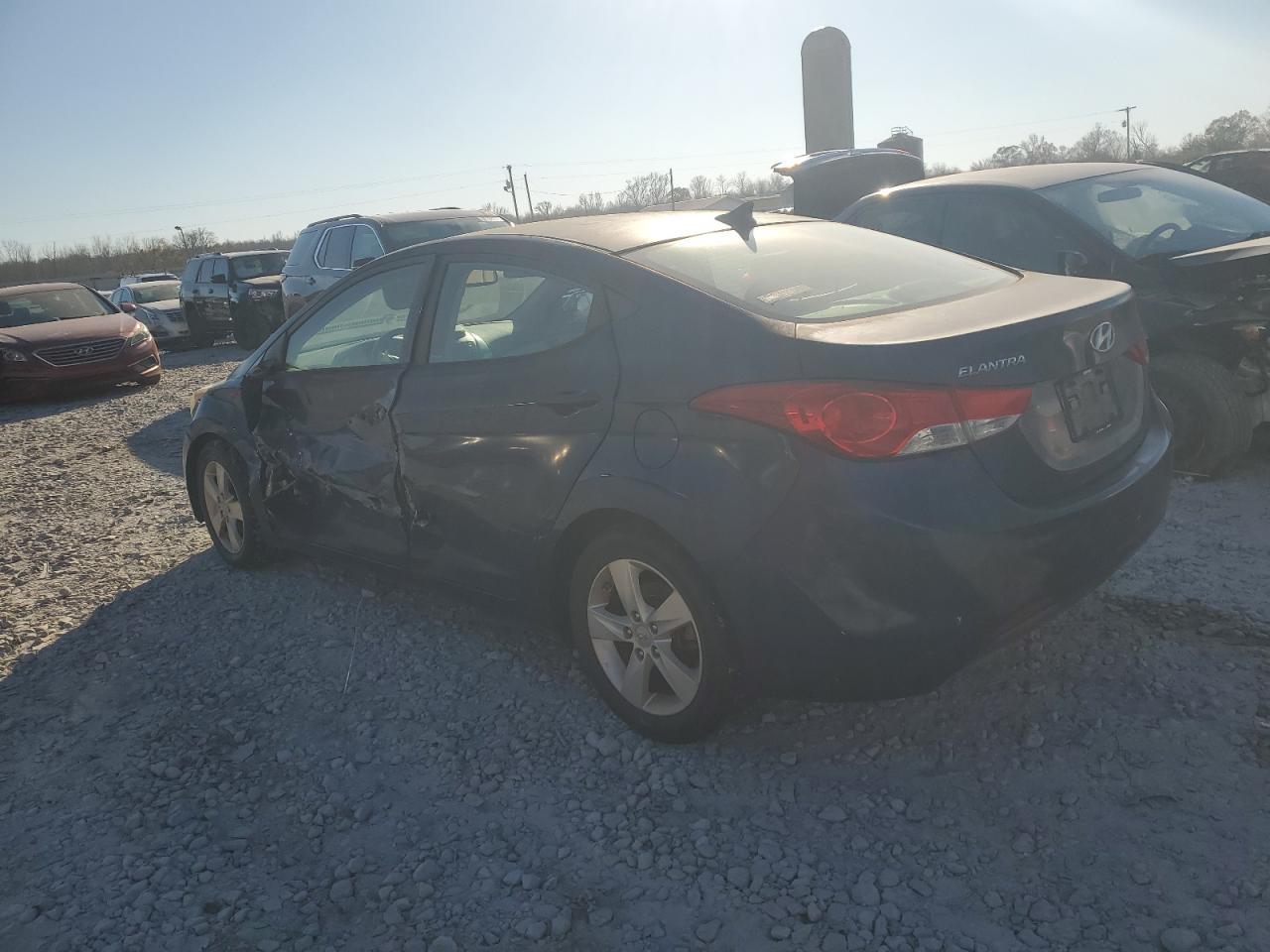 2013 HYUNDAI ELANTRA GL - Image 2