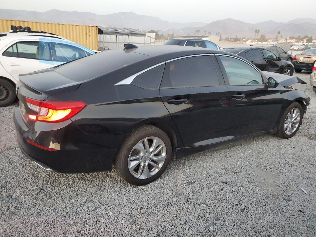 2018 HONDA ACCORD LX - Image 3