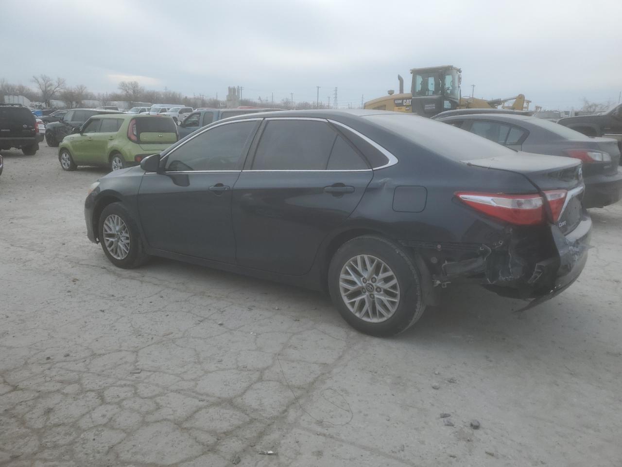 2016 TOYOTA CAMRY LE - Фото 2